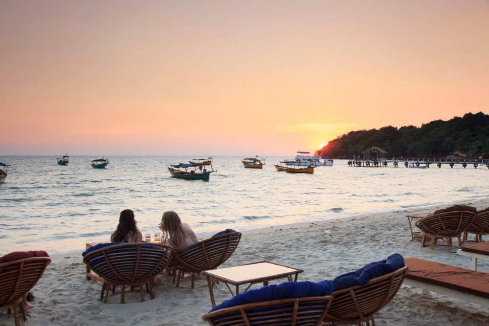 רגע של קסם: שקיעה מעל מפרץ תאילנד